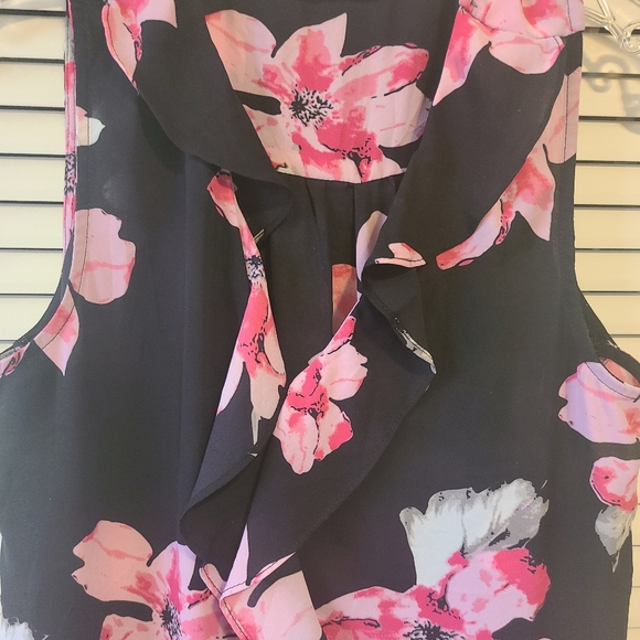 NWOT Black w pink floral design. Sleeveless summer chiffon top w ruffled front. - Picture 3 of 4